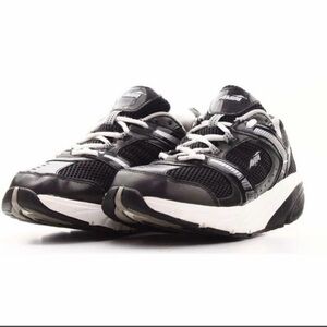 NWOT Avia Black and White Avi-Motion Archrocker Sneaker Sz 8
